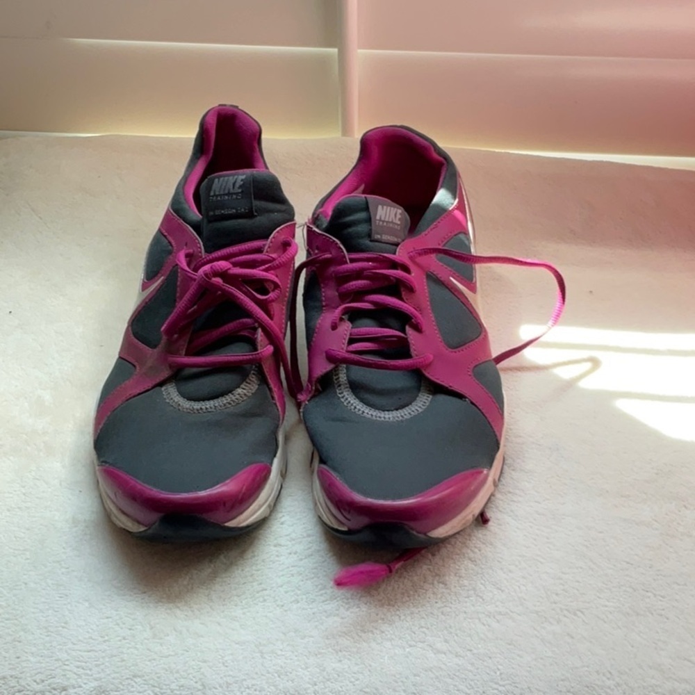 Nike Women's Athletic Shoes in Pink and Gray